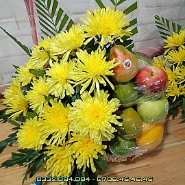 Giỏ hoa cúc vàng + trái cây