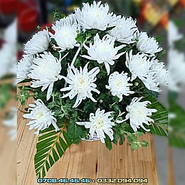 Giỏ hoa cúc trắng